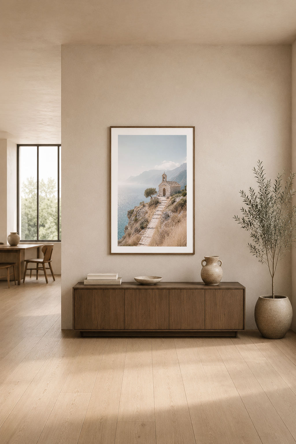 Kıyı yolunda uzanan kilise motifli harita tablo, minimalist oturma alanında duvar sanatı.