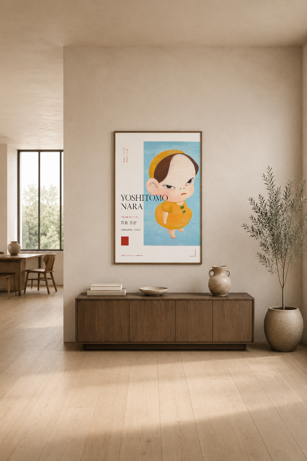 Yoshitomo Nara poster, modern oturma odasında ahşap konsol üstüne asılı, minimal dekorasyon ve doğal ışık.
