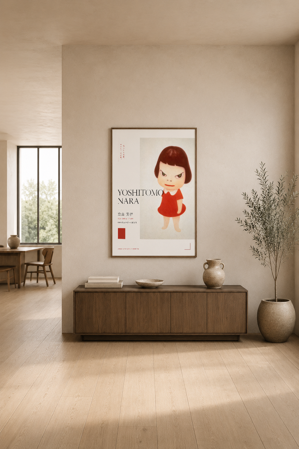 Yoshitomo Nara tablosu, ahşap konsol üstünde asılı, modern oturma odasının duvar dekorasyonu.