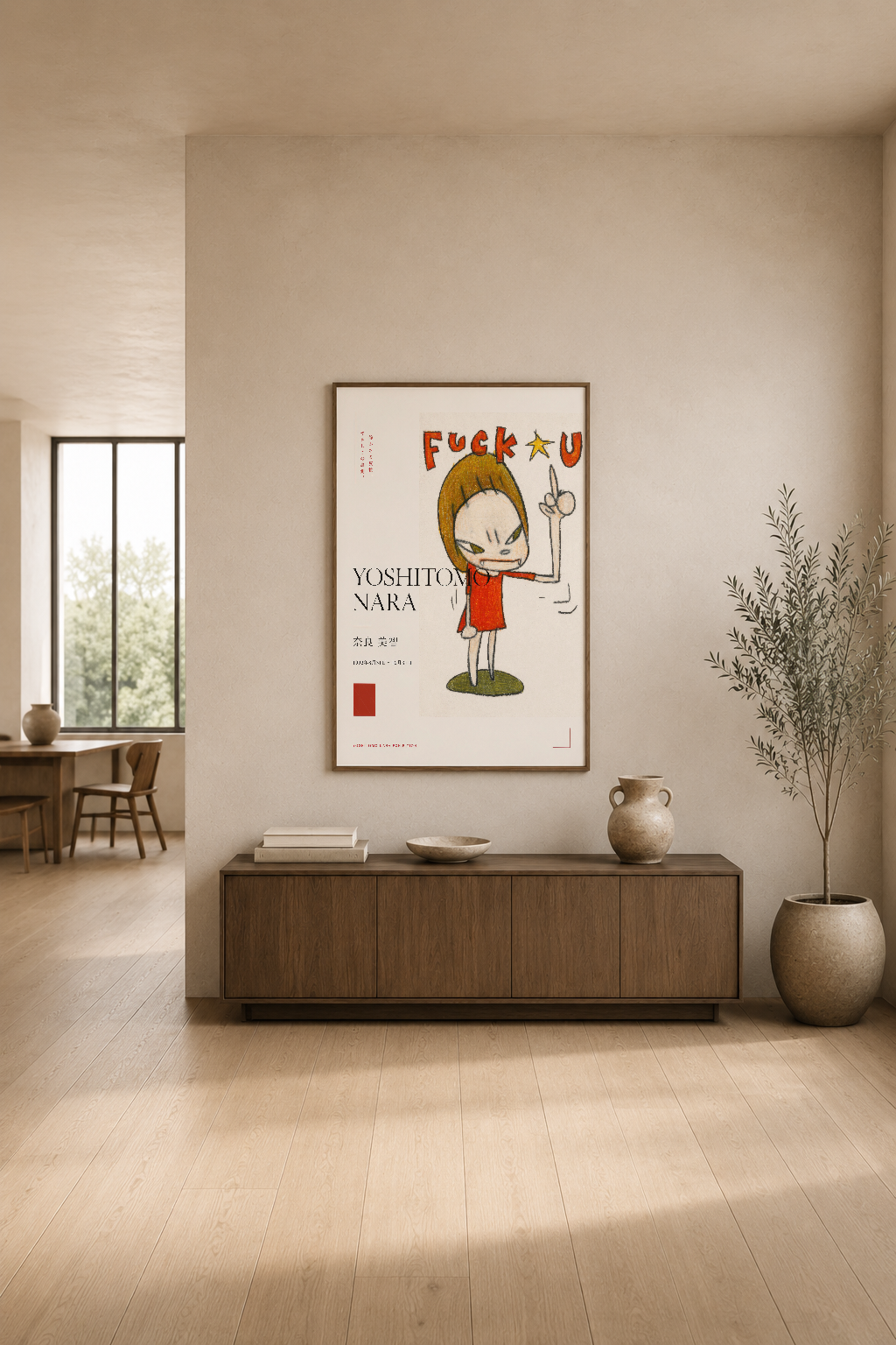 Yoshitomo Nara tablosu, minimalist oturma alanında ahşap konsol üstünde şık bir şekilde asılı durumda.