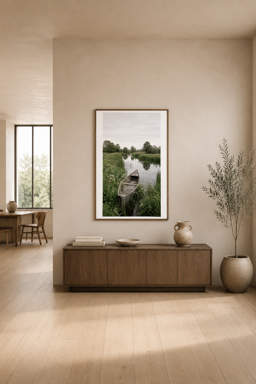 Sakin göl manzarasında ıssız tekne konulu poster, modern oturma odasının duvarında.