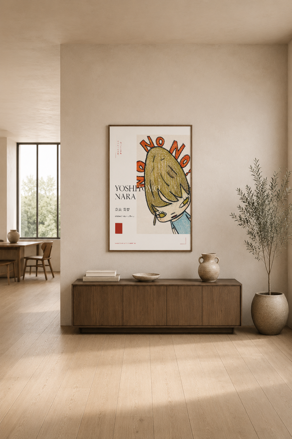 Nara sanat baskısı, modern oturma odasının ahşap konsolu üstünde, minimalist dekorasyon ile harmoni içinde.