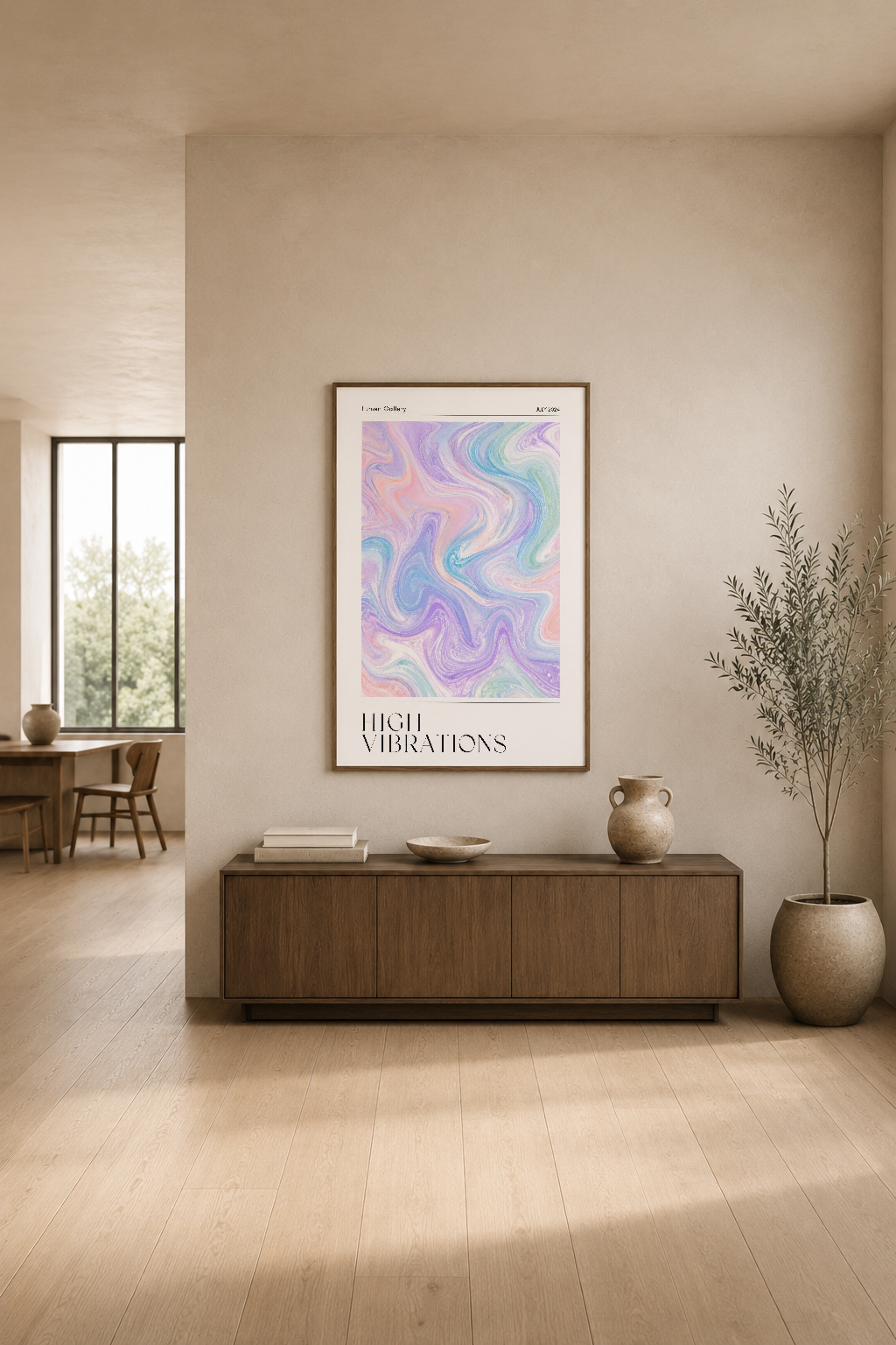 Mor, pembe ve mavi tonlarında hareket eden dalgaların yer aldığı High Vibrations sanat baskısı, modern konsol üzerinde